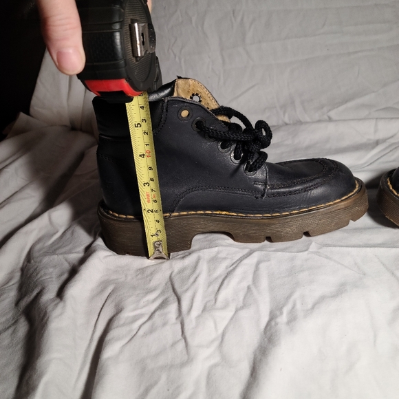 Dr Martens vintage late 80s or early 90s black leather boot. Sz 3UK, sz 5 US. - Picture 2 of 12